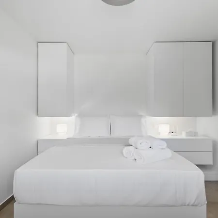 6622 Luxury With Shared Pool Apartment