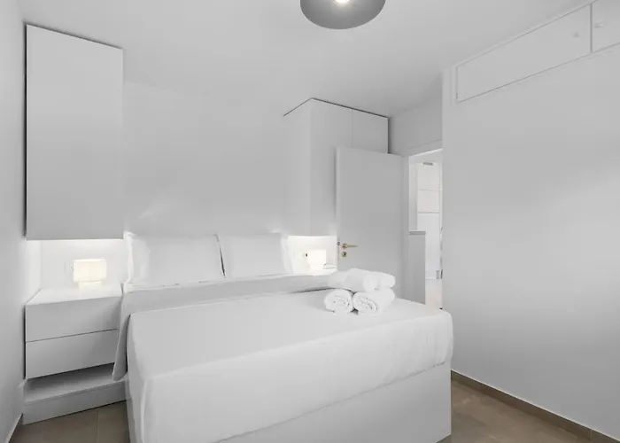 6622 Luxury With Shared Pool