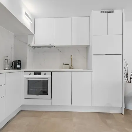 6622 Luxury With Shared Pool *