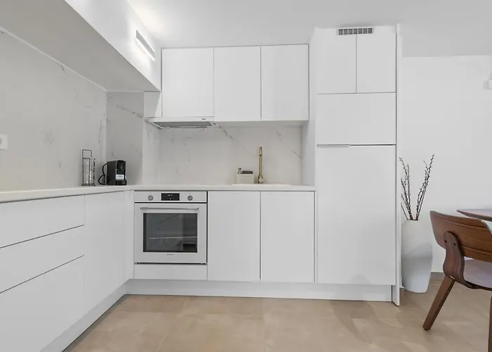 6622 Luxury With Shared Pool *